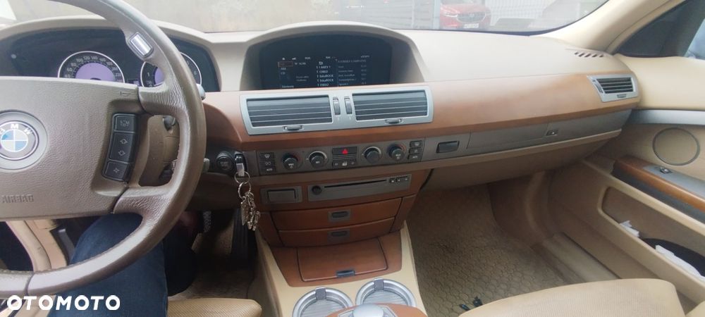 BMW Seria 7 745i - 2