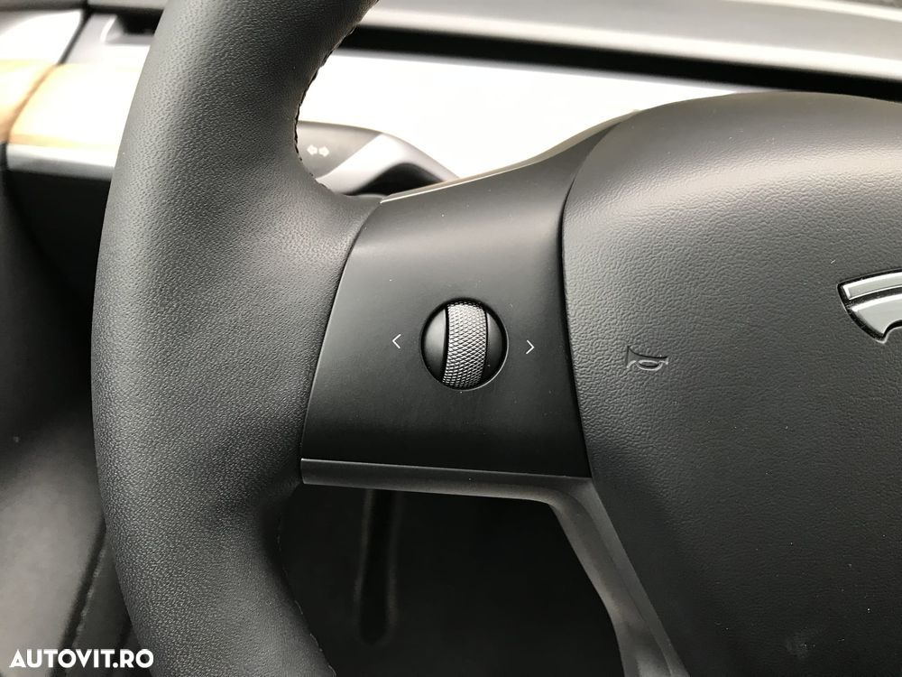 Tesla Model 3 RWD - 19