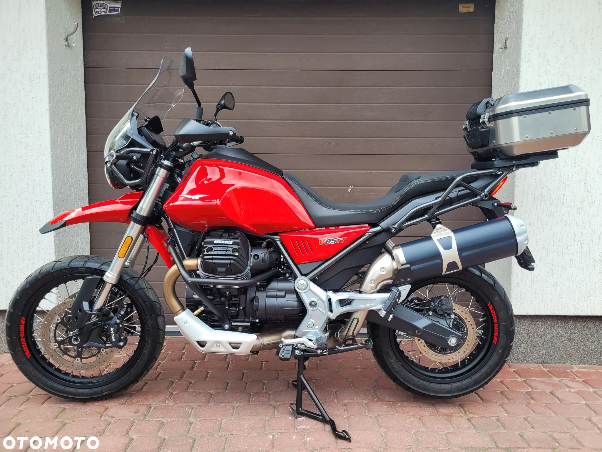 Moto Guzzi V85 - 1
