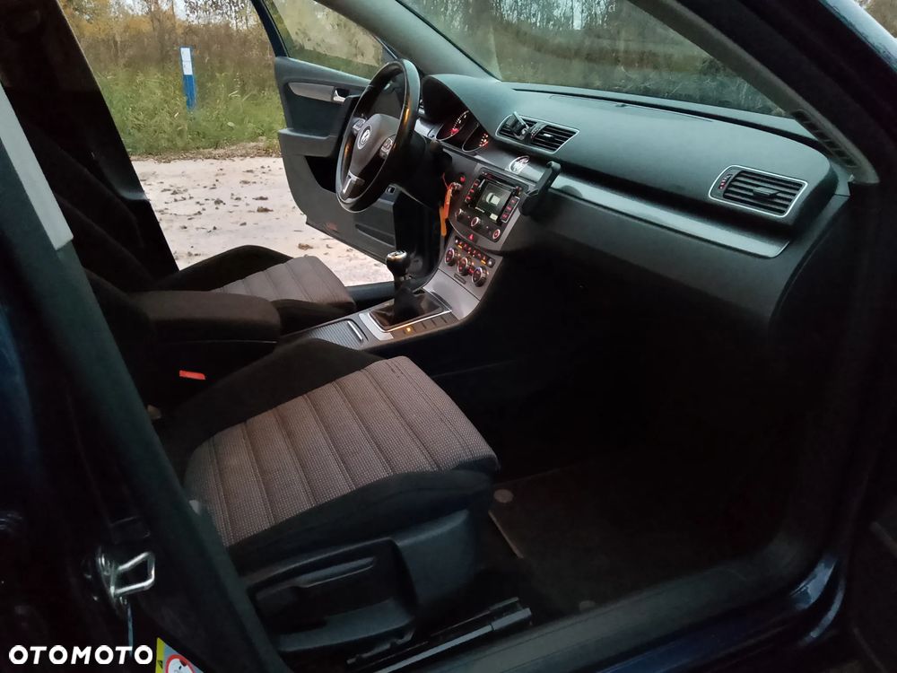 Volkswagen Passat - 9