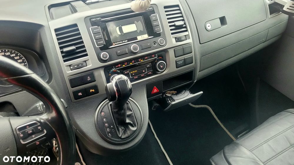 Volkswagen Caravelle - 10