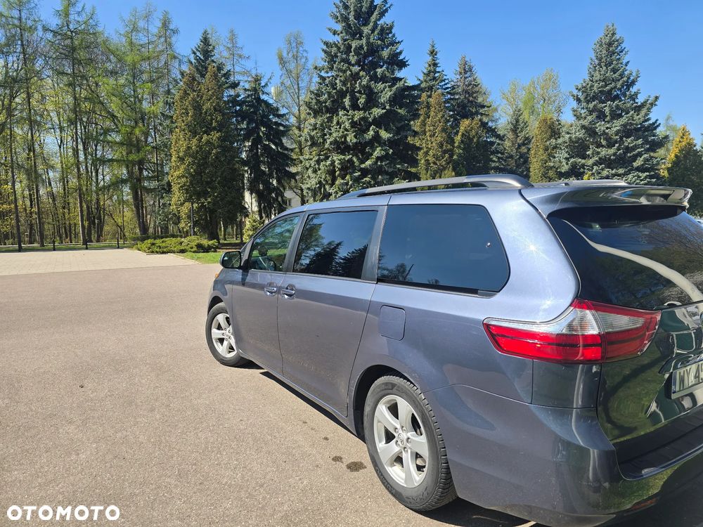 Toyota Sienna 3.5 V6 - 7