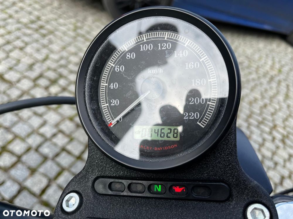 Harley-Davidson Sportster Iron 883 - 8