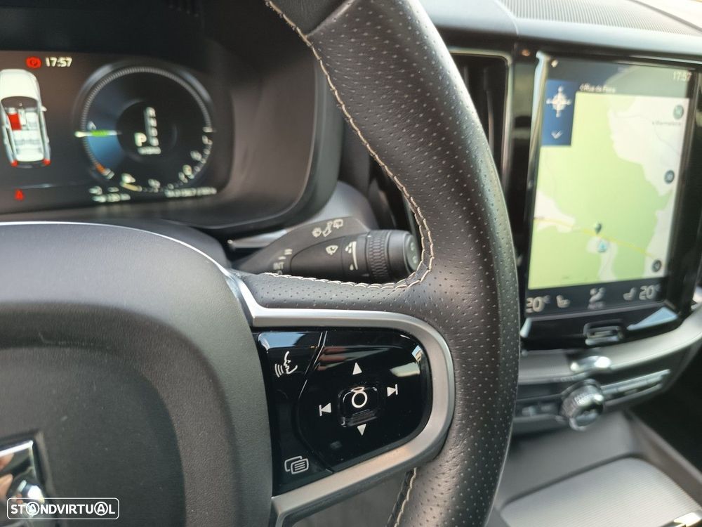 Volvo XC 60 2.0 T8 PHEV R-Design AWD - 19
