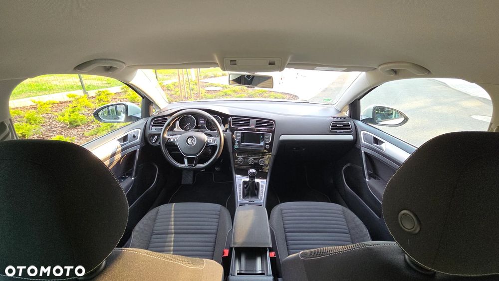 Volkswagen Golf - 11