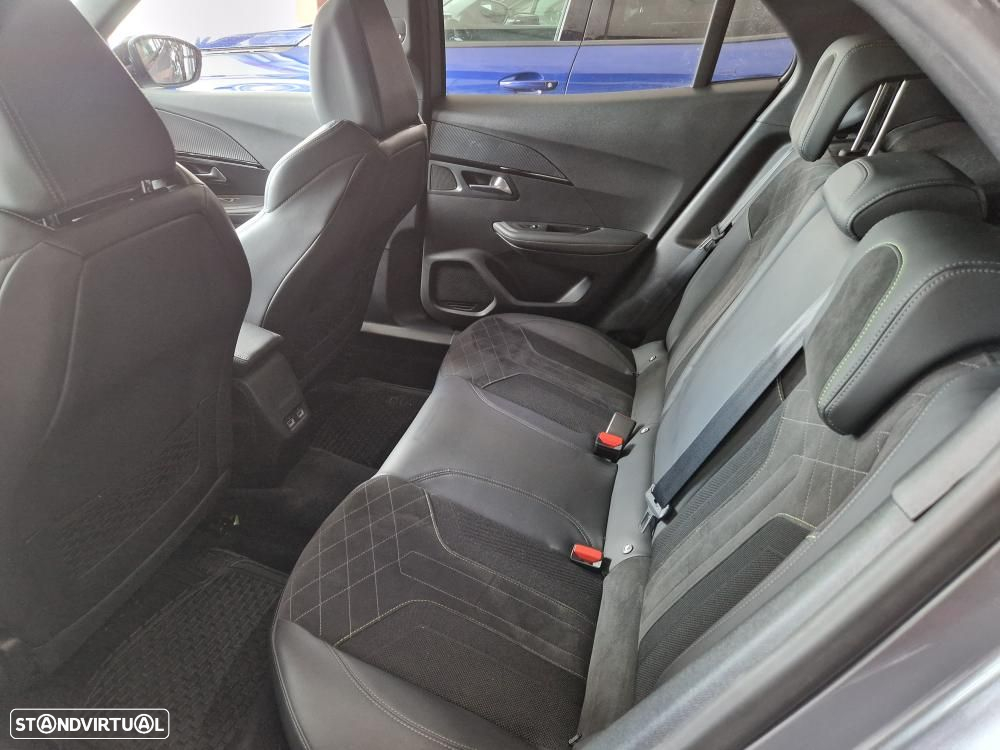 Peugeot 2008 1.2 PureTech GT Pack EAT8 - 23