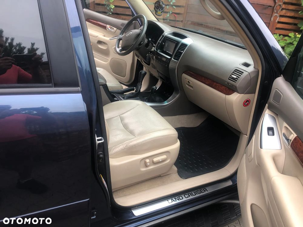 Toyota Land Cruiser - 12