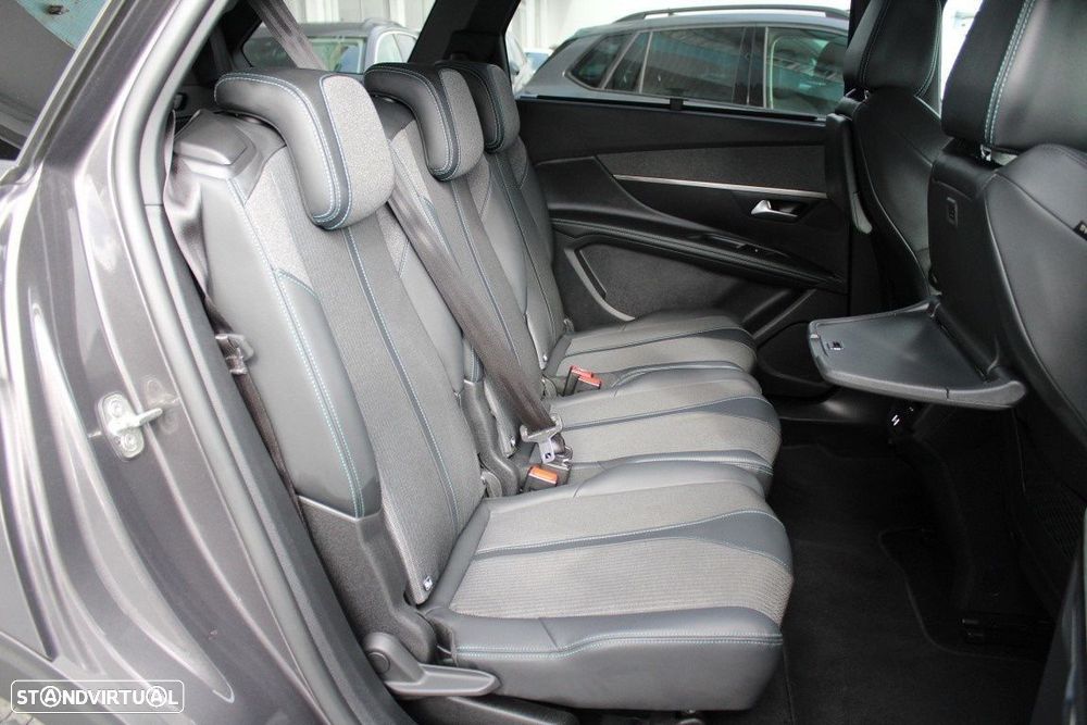 Peugeot 5008 1.2 PureTech Allure Pack EAT8 - 18