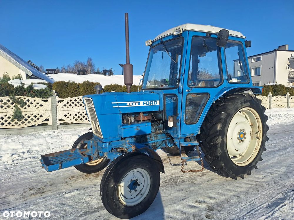 Ford 4600 - 8