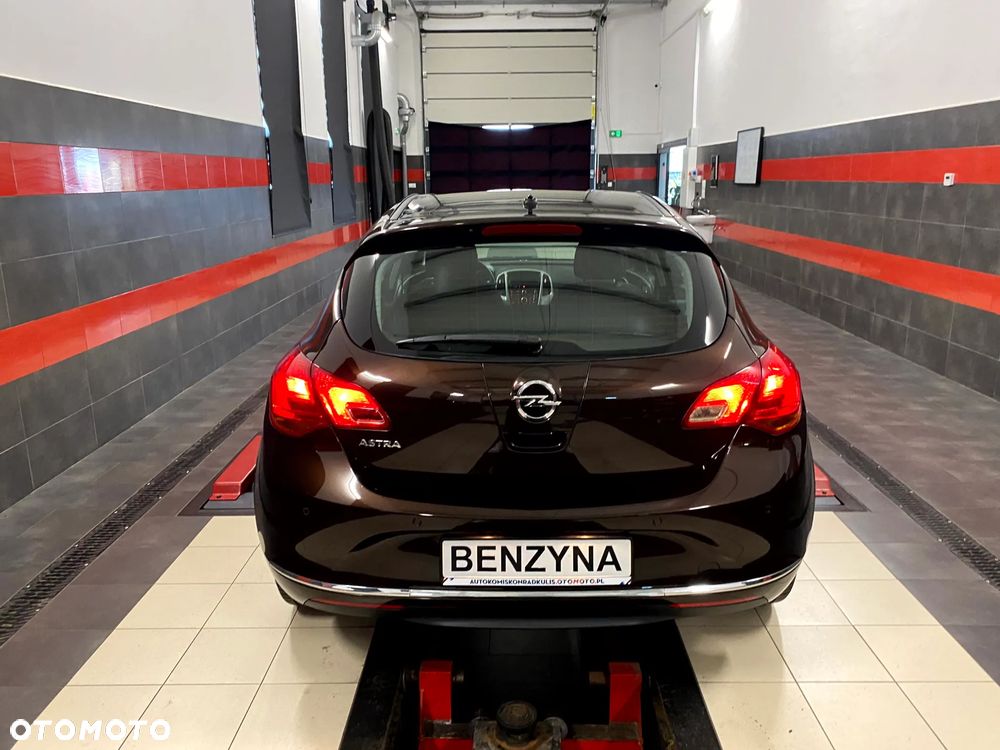 Opel Astra 1.4 ecoFLEX Cosmo - 9