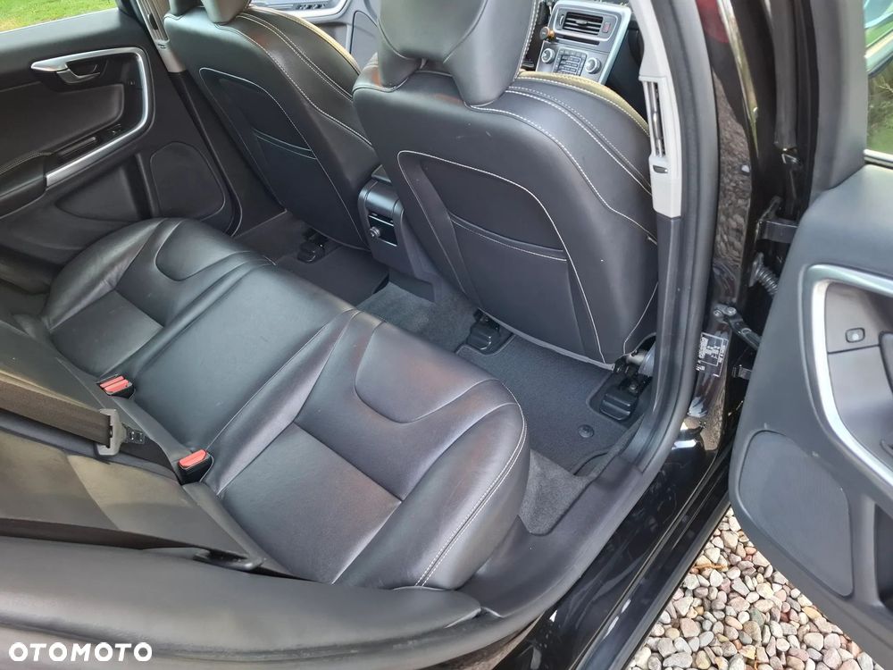 Volvo V60 D6 AWD Plug-in Hybrid Summum - 13
