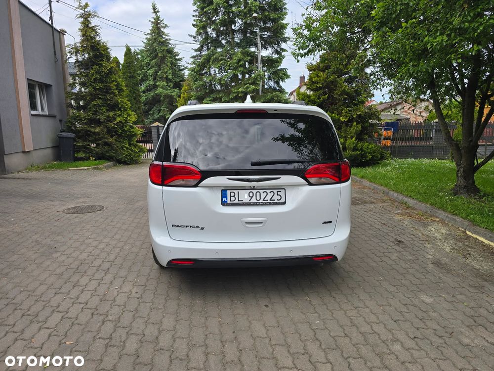 Chrysler Pacifica - 35