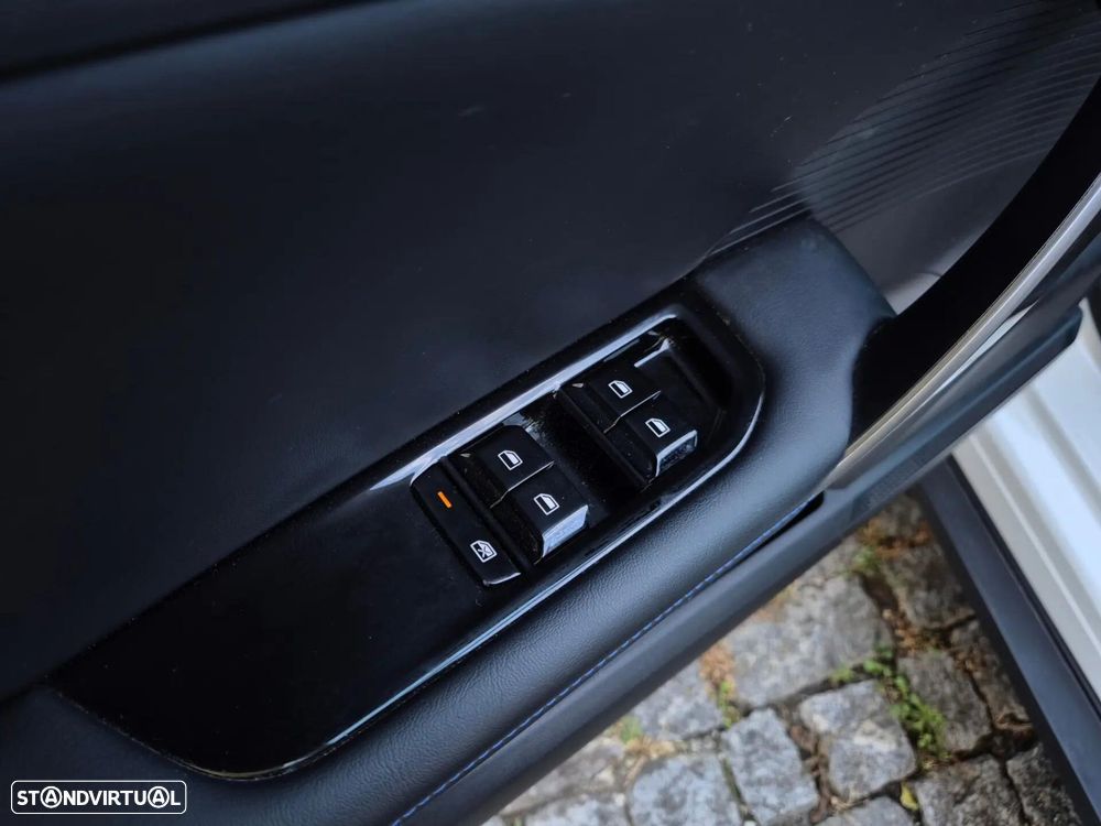 MG MG4 64 kWh Luxury - 33