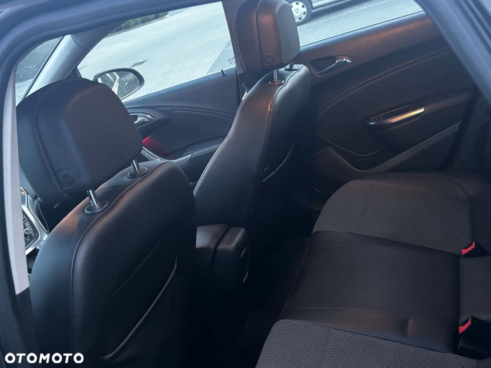 Opel Astra 1.4 T Enjoy S&S - 11