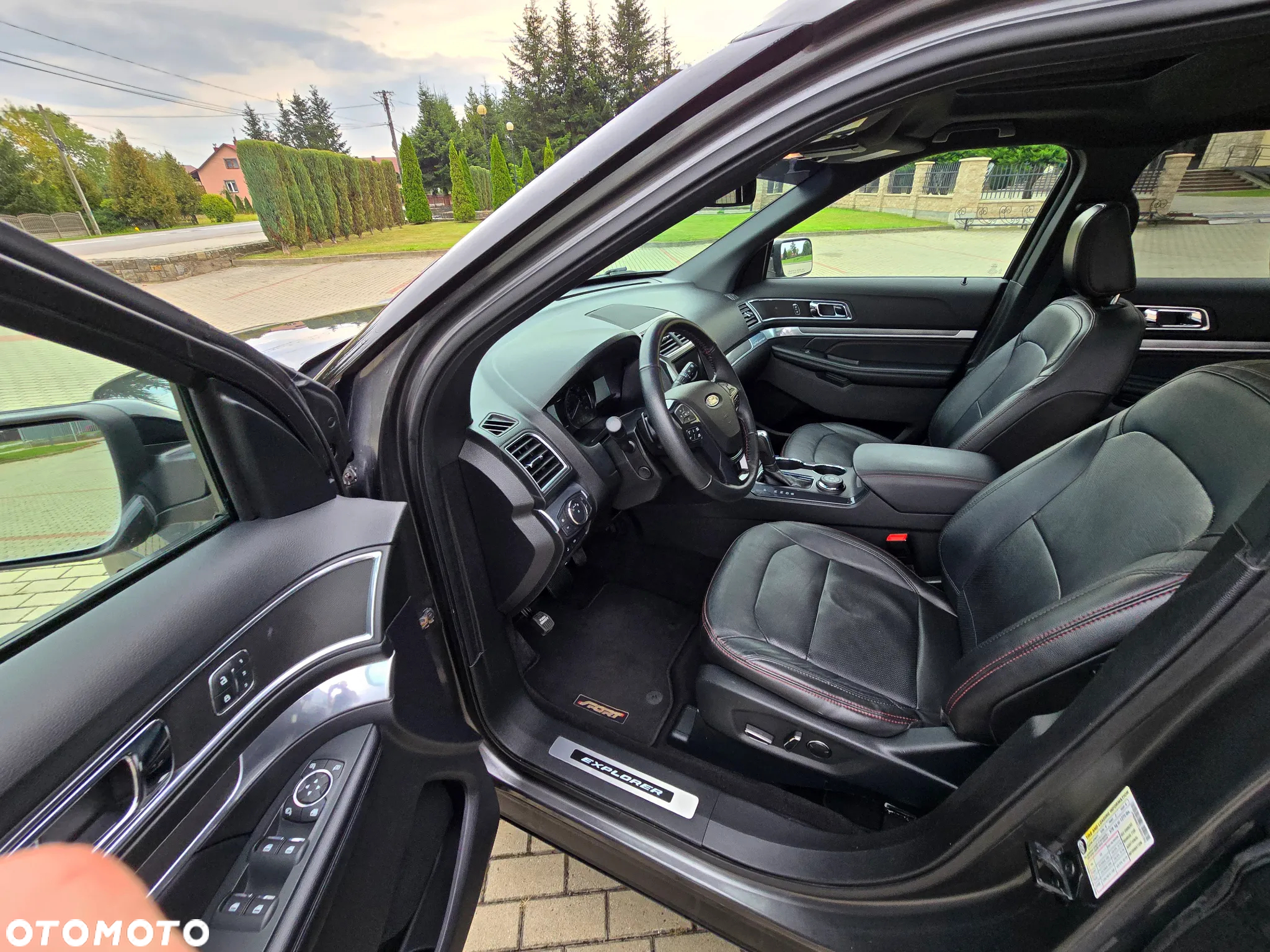 Ford Explorer - 2
