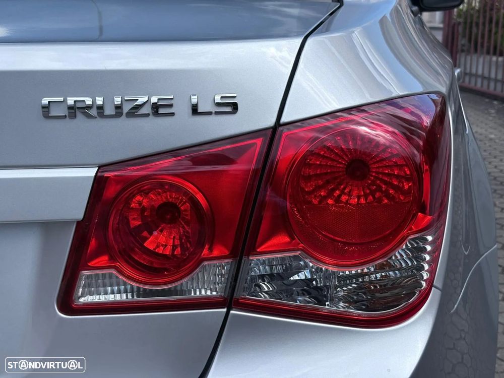 Chevrolet Cruze 1.6 LS - 22