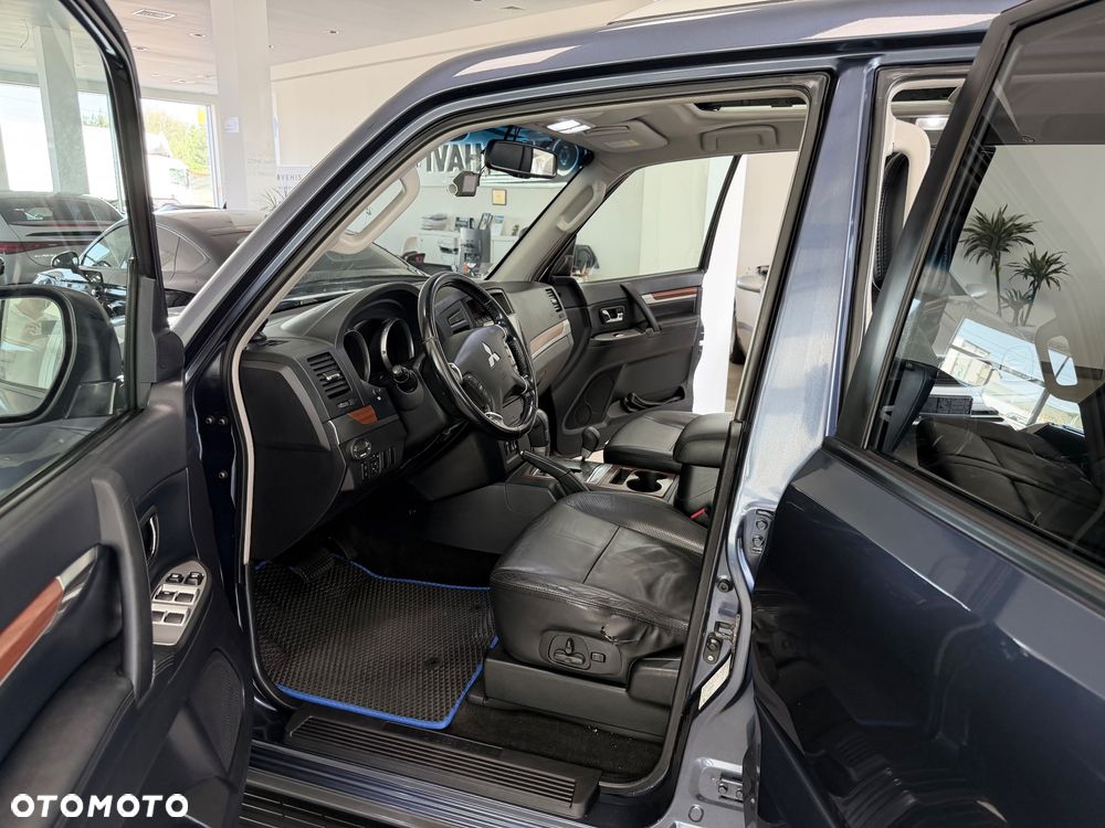 Mitsubishi Pajero - 17