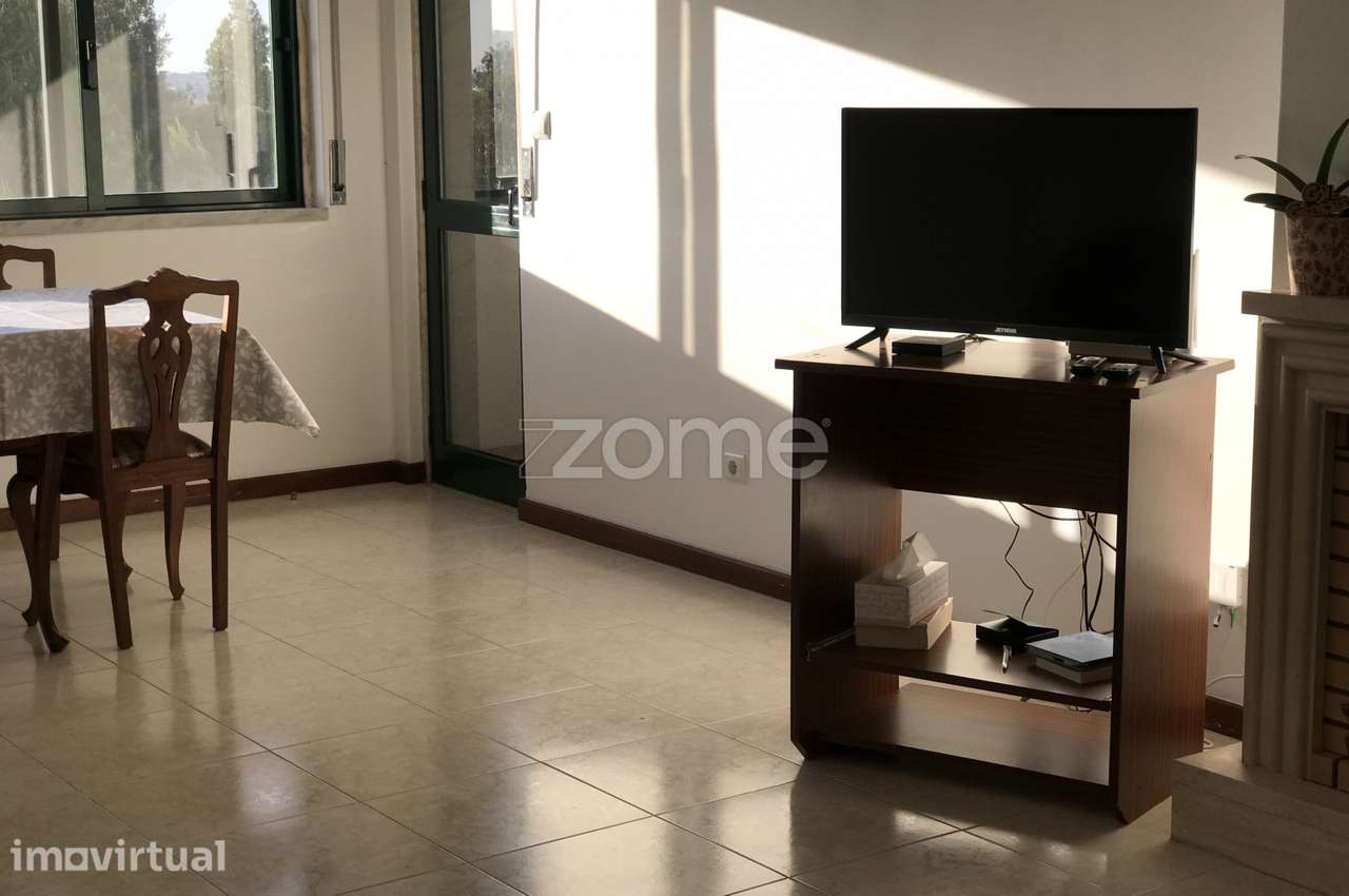 Apartamento T2 com estacionamento e arrecadação na Cavaleira - Grande imagem: 5/13