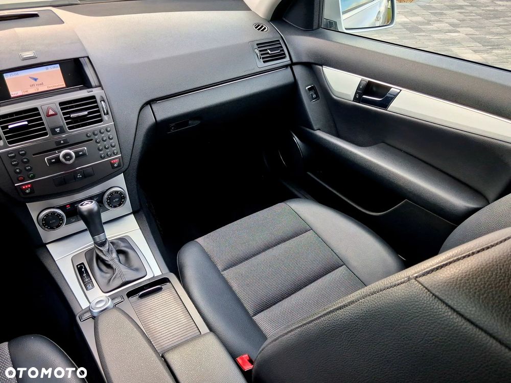 Mercedes-Benz Klasa C 180 CGI Automatik BlueEFFICIENCY Elegance - 22