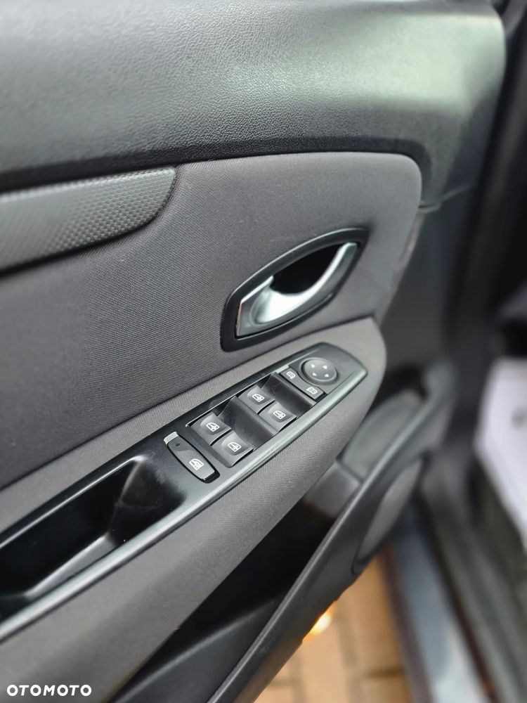 Renault Scenic 1.6 16V 110 Dynamique - 10