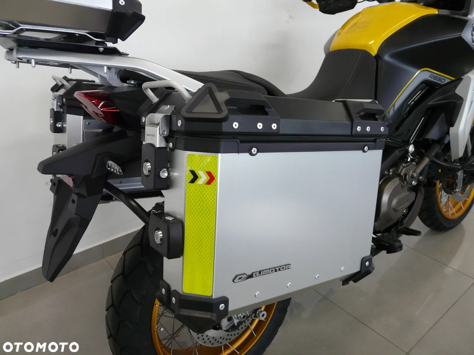 QJMOTOR SVT 650X - 15