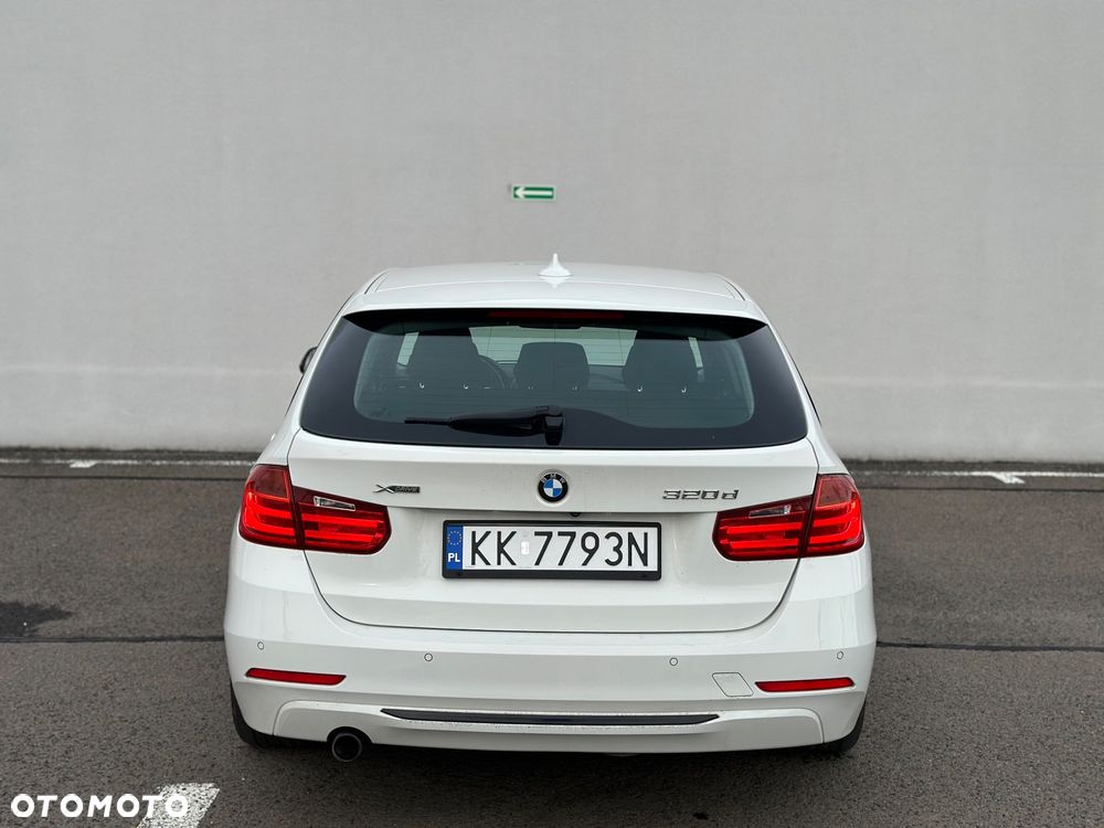 BMW Seria 3 320d Touring xDrive Sport Line - 4