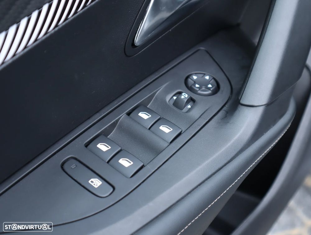 Peugeot 2008 1.2 PureTech Allure - 30