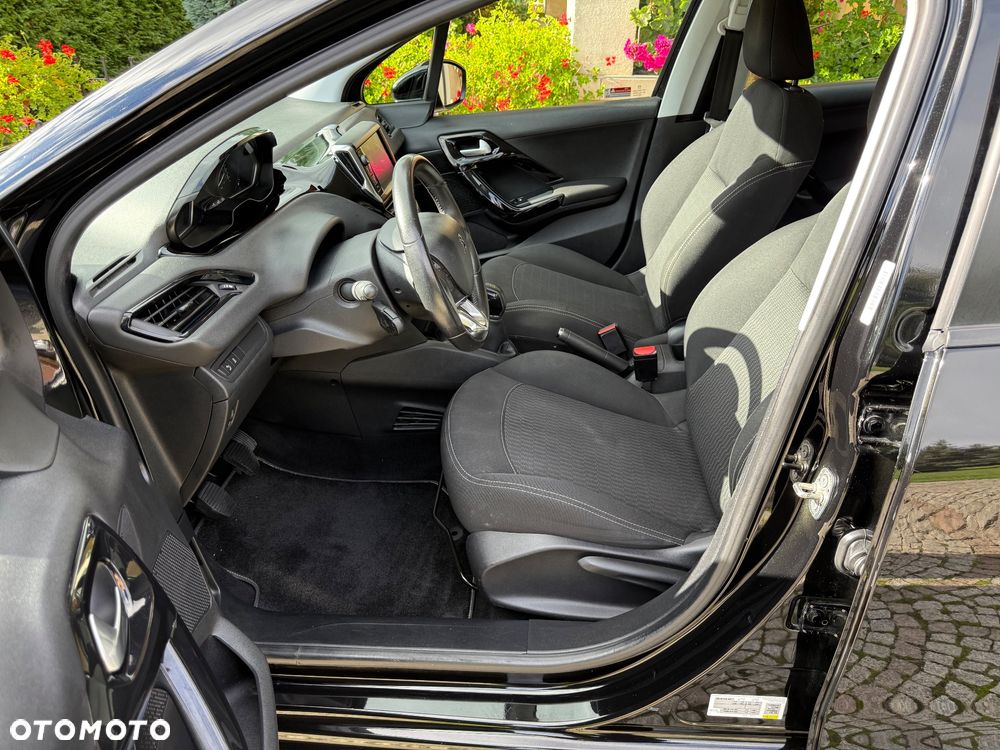 Peugeot 208 1.2 PureTech GPF Allure S&S - 18