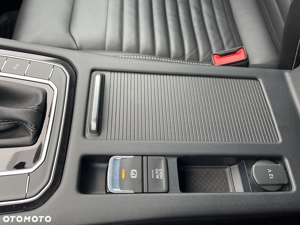 Volkswagen Passat Variant 2.0 TSI Elegance DSG - 36