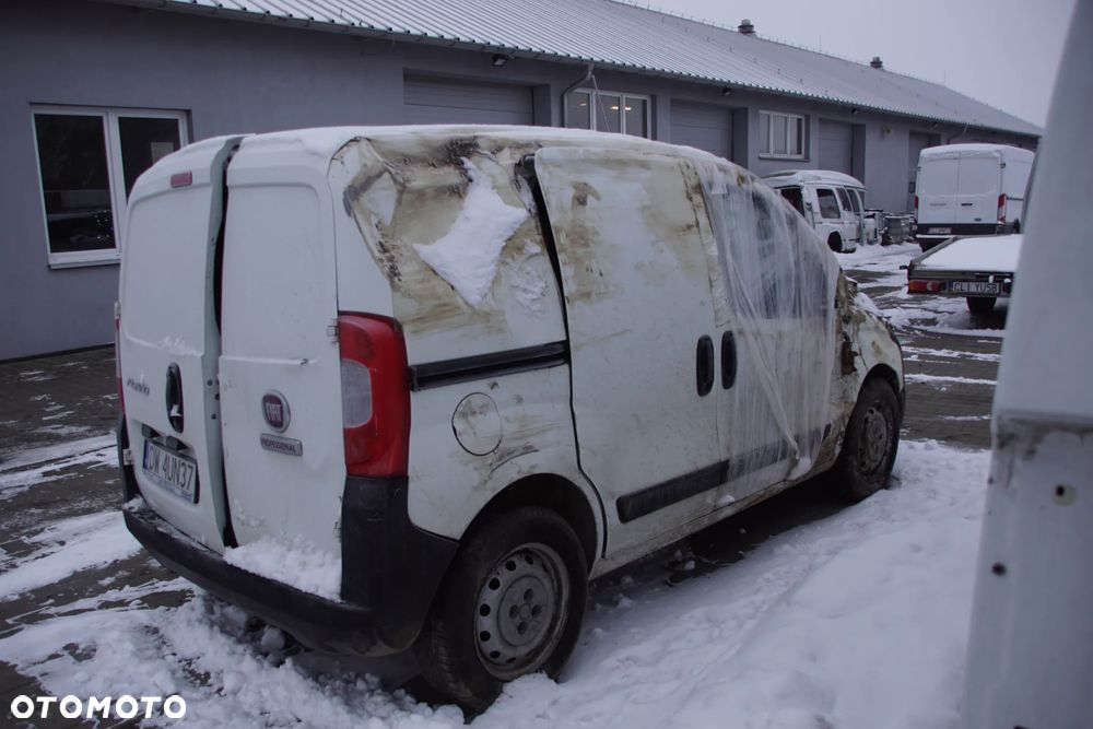 Auto na części - Fiat Fiorino III Lift 1.3 Multijet 73504436 46342387 249 2022R Silnik Skrzynia Drzwi Maska Błotnik Zderzak Szyba Lampa Klamka Deska Kokpit Sterownik Moduł Czujnik Licznik Wyświetlacz Panel Kierownica - 4