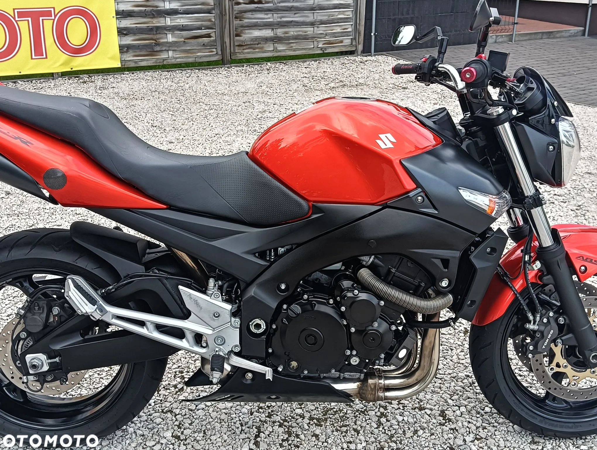 Suzuki GSR - 6