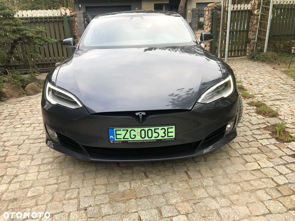 Tesla Model S - 8