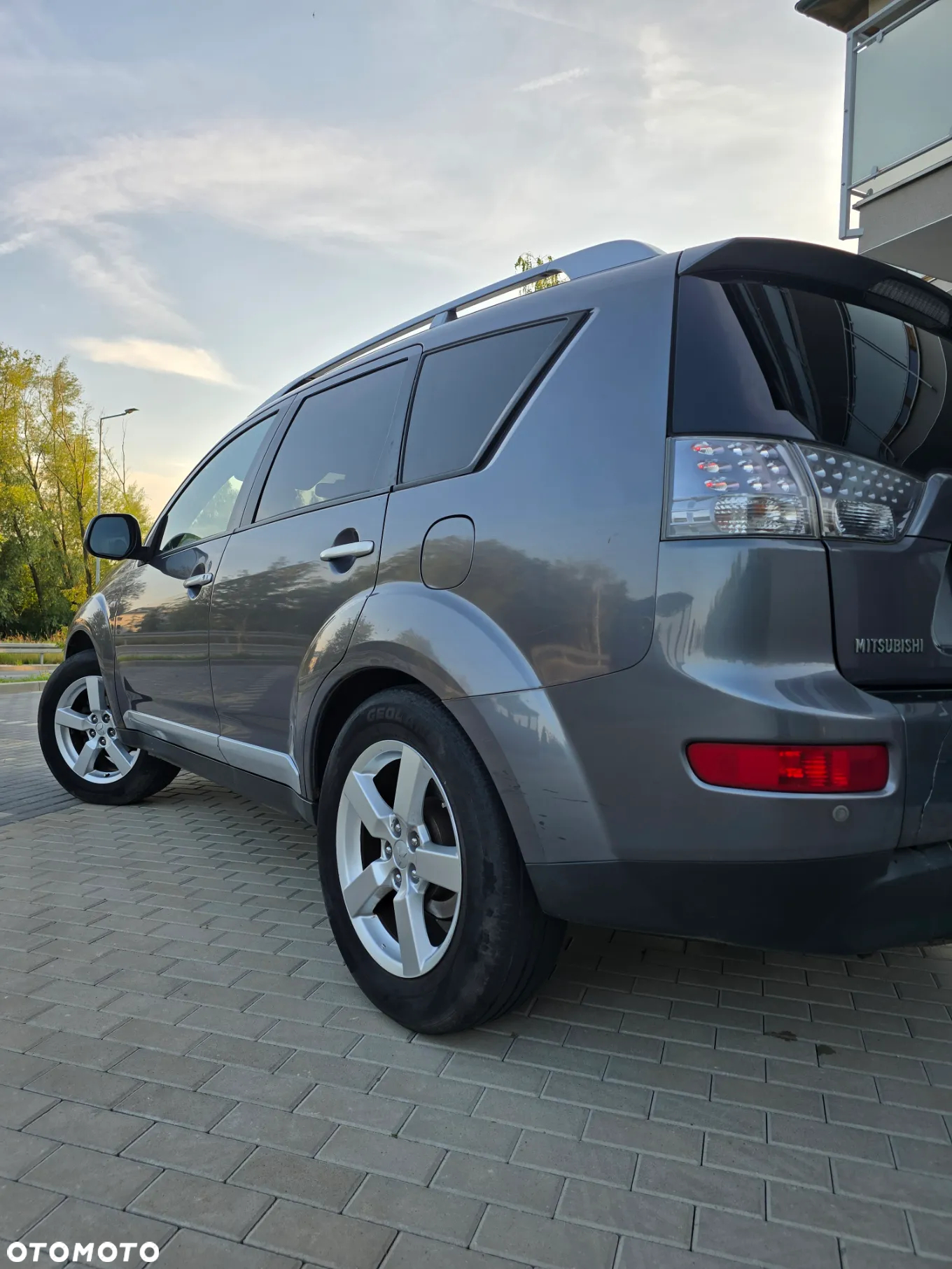 Mitsubishi Outlander - 8
