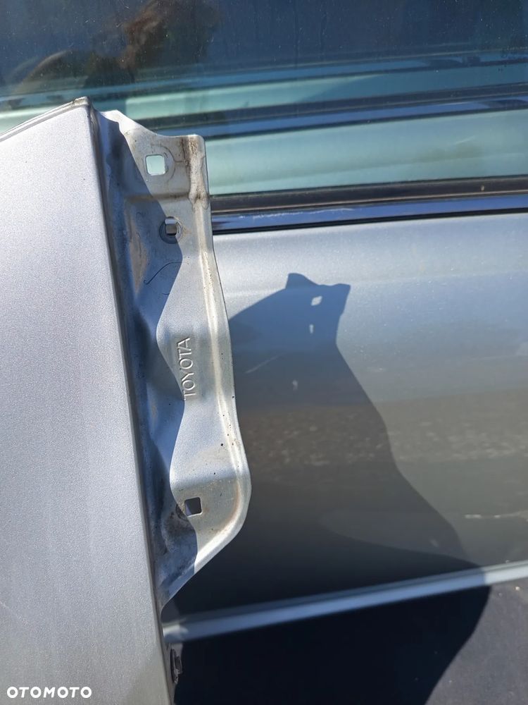 Toyota Avensis T25 błotnik przedni prawy 1C0 - 4