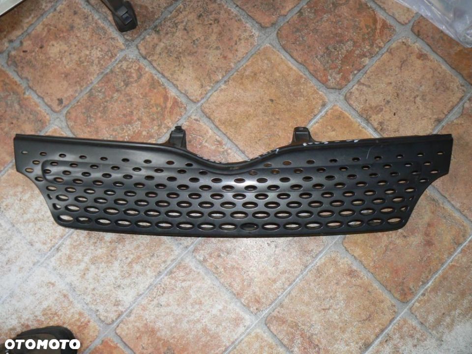 ATRAPA Toyota Yaris Verso 03- - 1