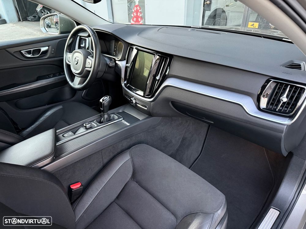 Volvo V60 2.0 D3 Momentum - 17