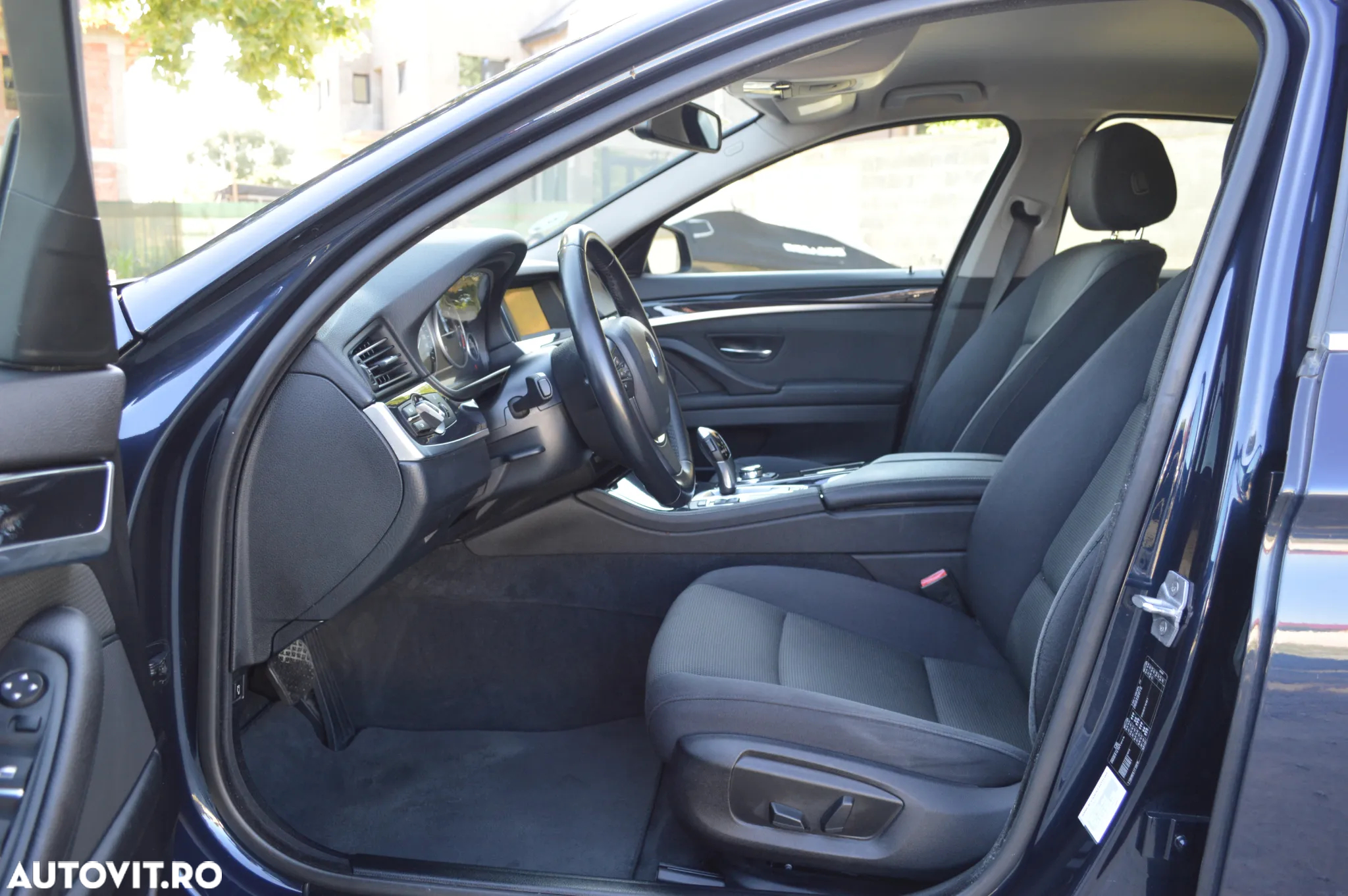 BMW Seria 5 520d Aut. Sport Line - 31