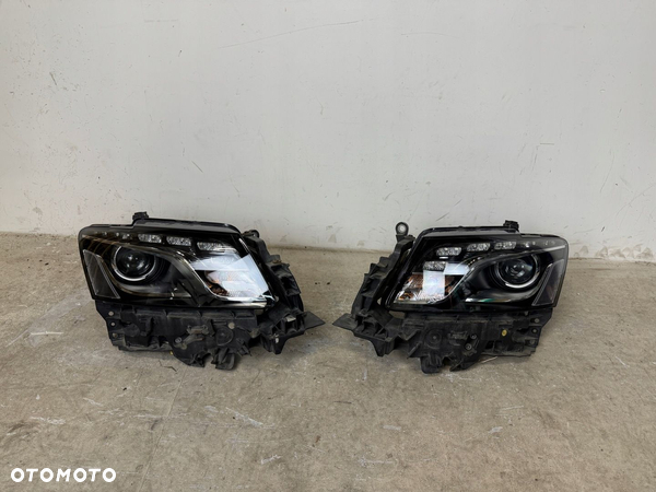 LAMPA XENON LEWY AUDI Q5 PRZED LIFT 8R 8R0941020AF