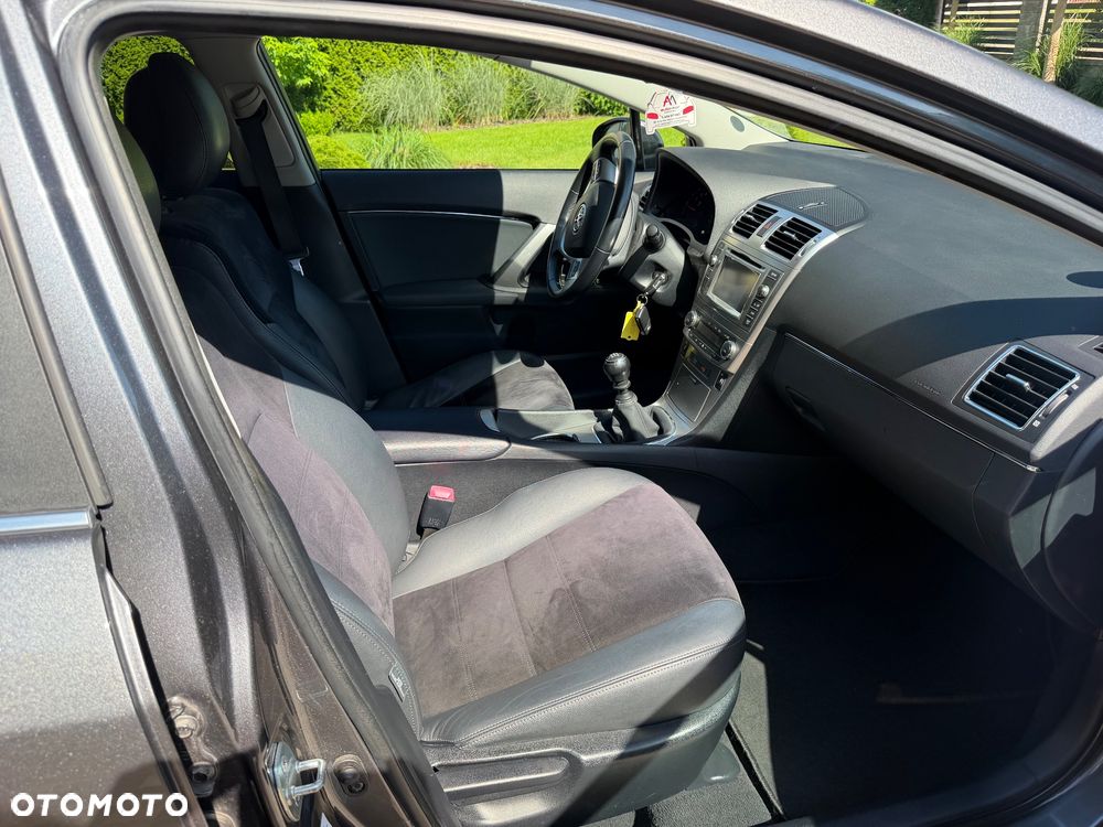 Toyota Avensis 1.8 Premium - 27
