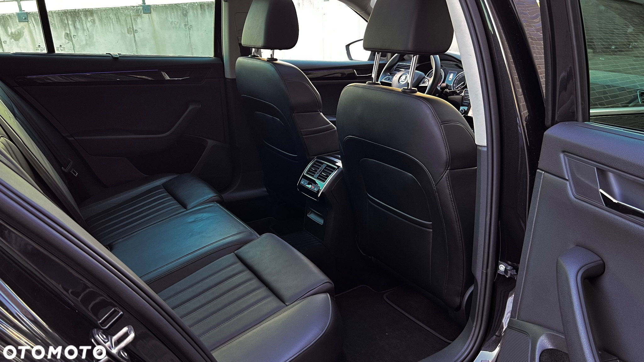 Skoda Superb 2.0 TDI 4x4 DSG L&K - 33