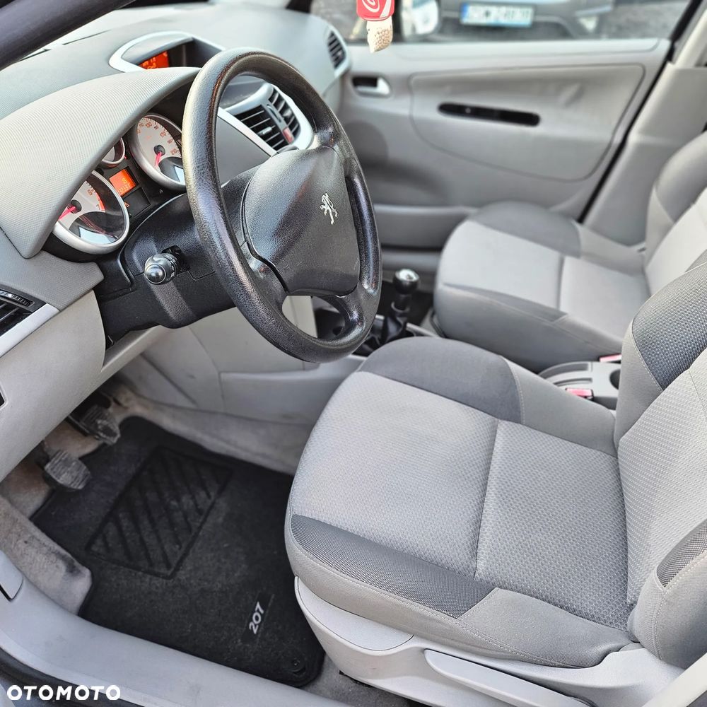 Peugeot 207 1.4 - 17