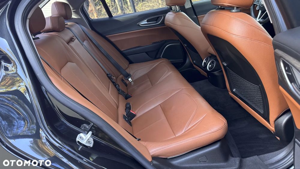 Alfa Romeo Giulia 2.0 Turbo 16V AT8-Q4 Ti - 27