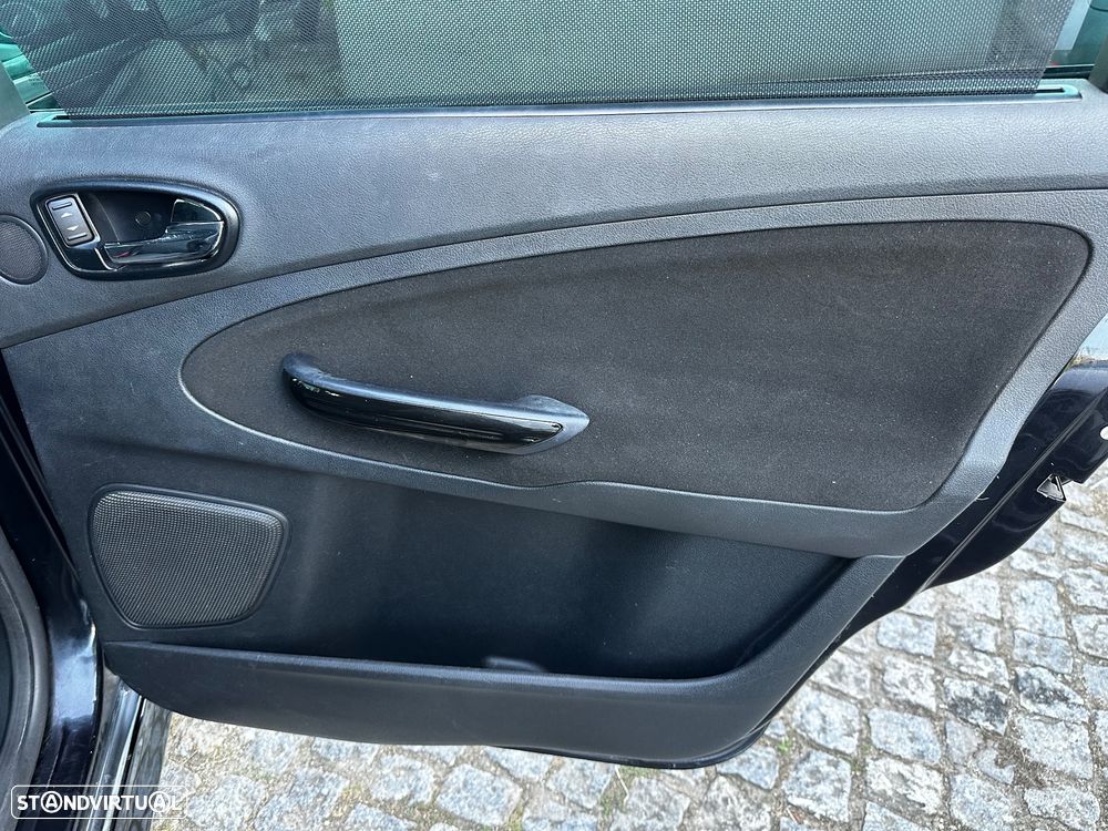 Ford S-Max 2.0 TDCi Titanium 7L - 27