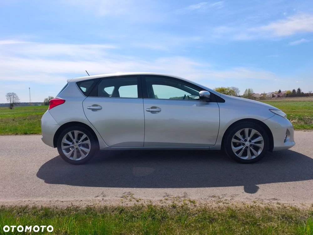 Toyota Auris 1.6 Executive - 4