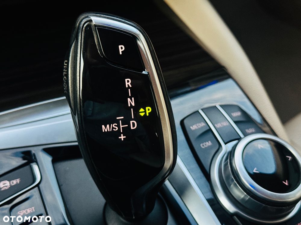 BMW Seria 5 520d Luxury Line sport - 32