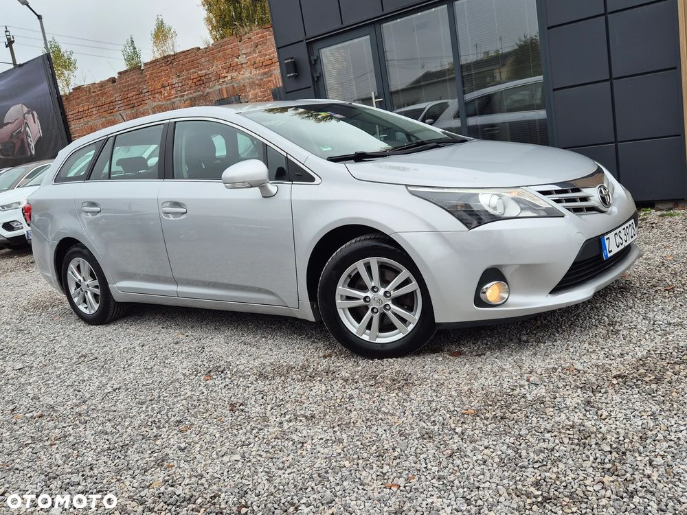 Toyota Avensis Touring Sports 1.8 Comfort - 16