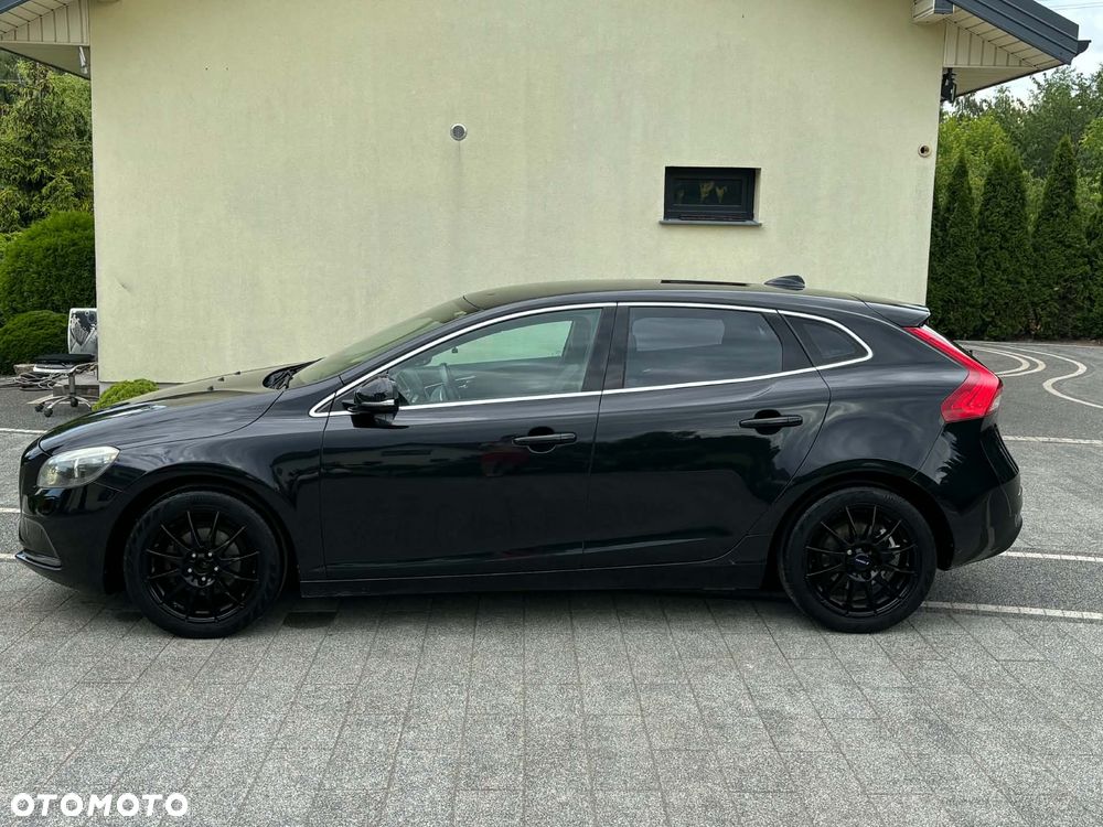 Volvo V40 D2 R Design - 4