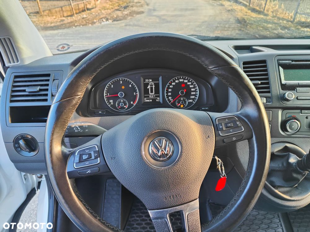 Volkswagen Caravelle - 14