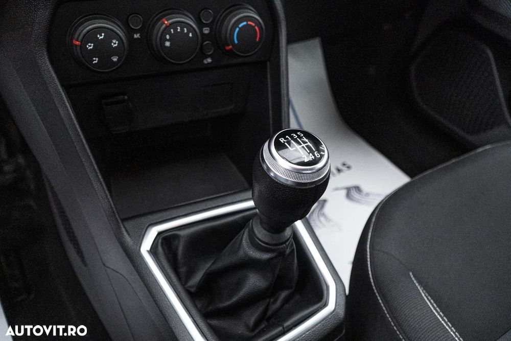 Dacia Logan TCe 90 MT6 Prestige - 26