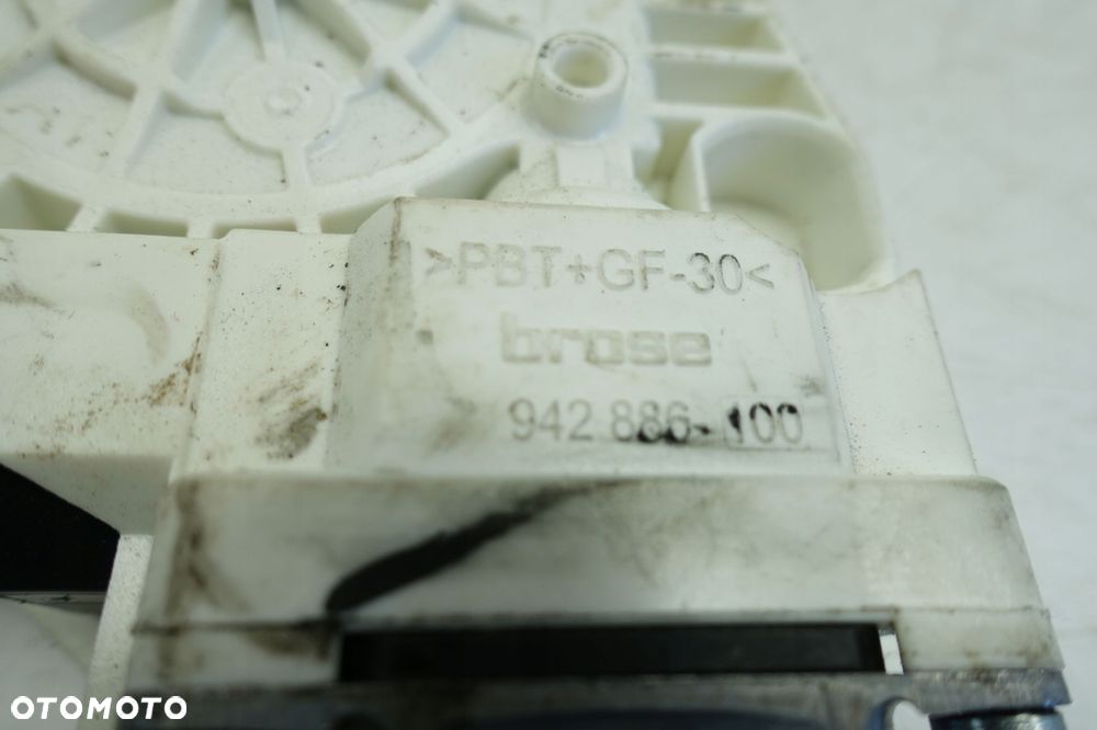 Audi A4 B8 SILNICZEK TYLNEJ SZYBY prawy tył - 3